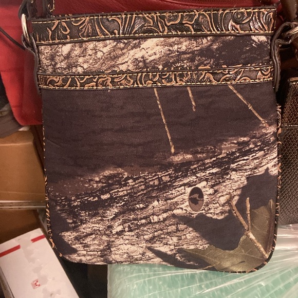 Camouflage crystal cross & studs crossbody nwot 9.5" x 8.75" long strap adj too - Picture 3 of 16